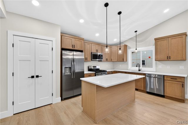 300 Nicks Way, Geddes, NY 13209