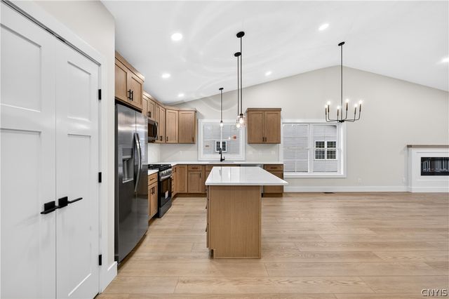 300 Nicks Way, Geddes, NY 13209