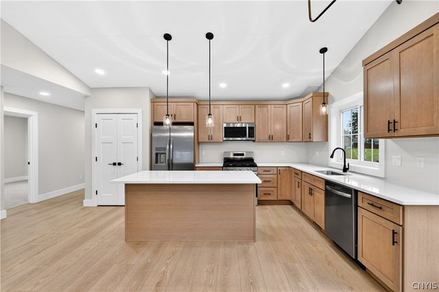 300 Nicks Way, Geddes, NY 13209