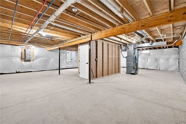 300 Nicks Way, Geddes, NY 13209