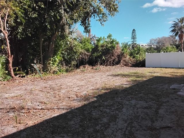 327 BARBARA CIRCLE, Belleair, FL 33756