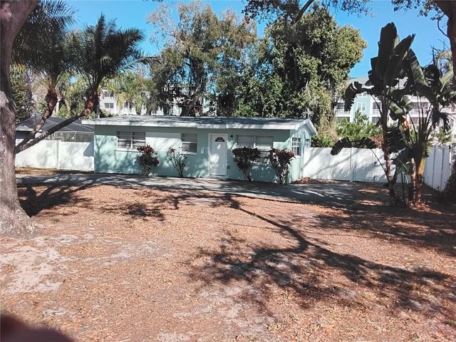 327 BARBARA CIRCLE, Belleair, FL 33756