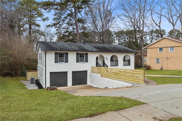 2347 Greenway Drive, Decatur, GA 30035