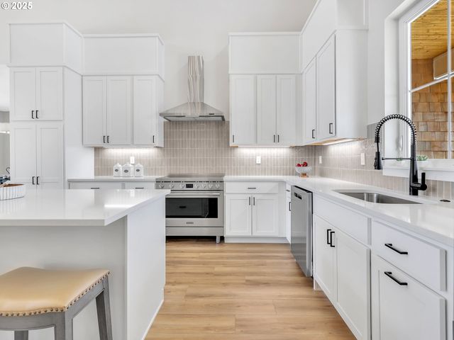 90250 HOBIE Rd, Warrenton, OR 97146