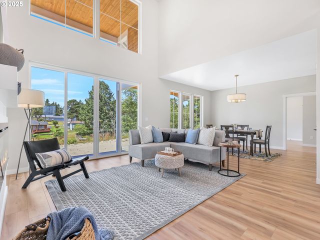 90250 HOBIE Rd, Warrenton, OR 97146