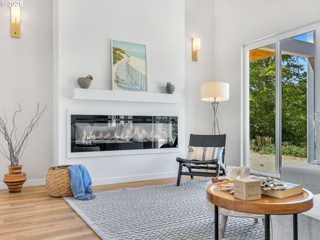 90250 HOBIE Rd, Warrenton, OR 97146