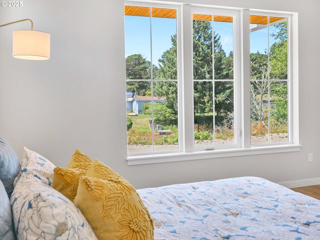 90250 HOBIE Rd, Warrenton, OR 97146