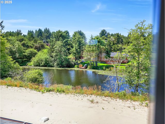 90250 HOBIE Rd, Warrenton, OR 97146