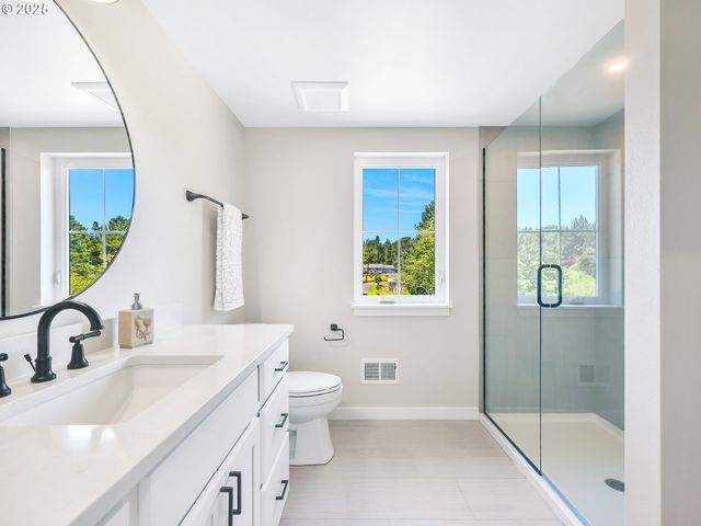 90250 HOBIE Rd, Warrenton, OR 97146