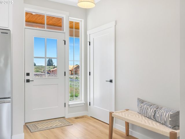 90250 HOBIE Rd, Warrenton, OR 97146