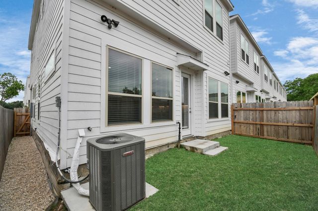 304 Chobani Lane, Houston, TX 77091