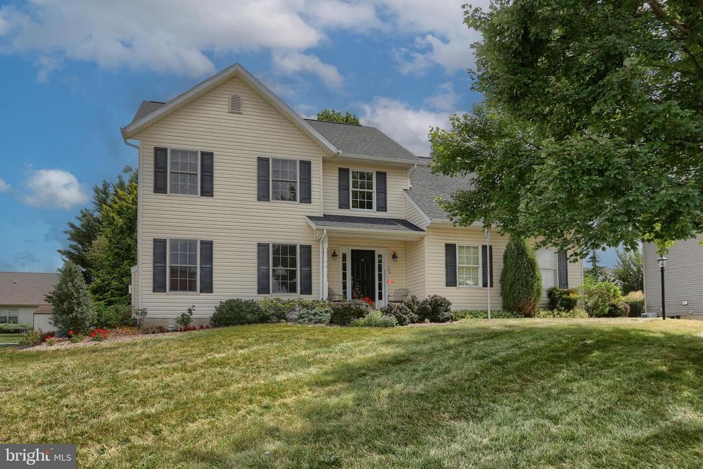 16 BARBERRY LN, Lebanon, PA 17042