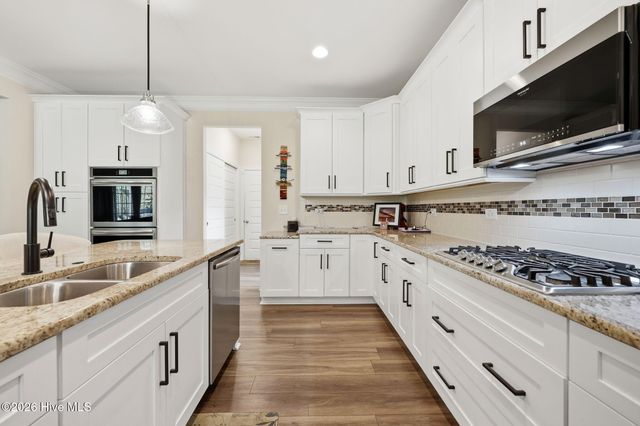 2200 Three Oaks Drive, Greenville, NC 27858