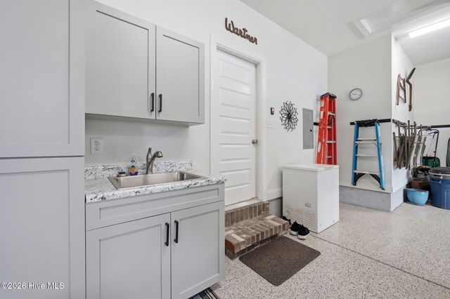 2200 Three Oaks Drive, Greenville, NC 27858
