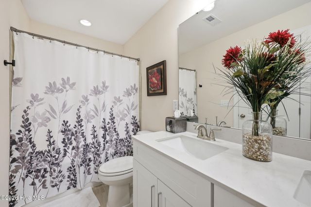 2200 Three Oaks Drive, Greenville, NC 27858