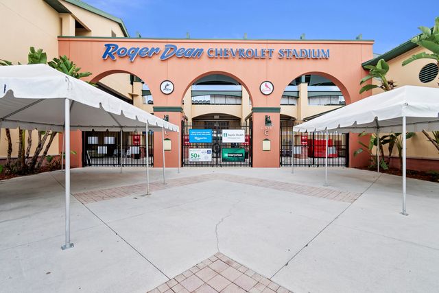 245 Murcia Drive 201, Jupiter, FL 33458