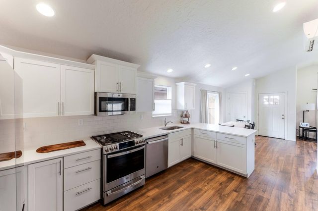 3210 NW 10th Street, Redmond, OR 97756