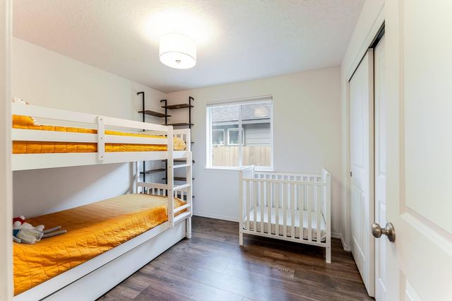 3210 NW 10th Street, Redmond, OR 97756