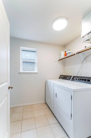 3210 NW 10th Street, Redmond, OR 97756