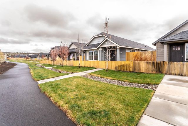 3210 NW 10th Street, Redmond, OR 97756