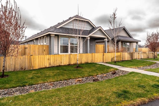 3210 NW 10th Street, Redmond, OR 97756