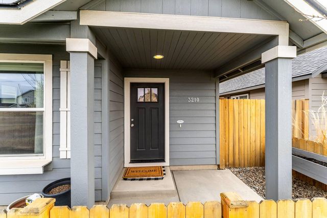 3210 NW 10th Street, Redmond, OR 97756