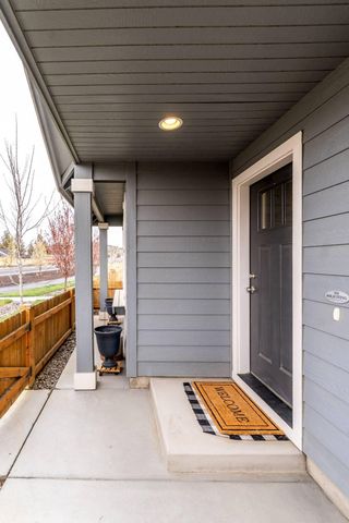 3210 NW 10th Street, Redmond, OR 97756