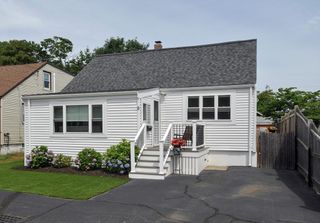 9 G St, Hull, MA 02045