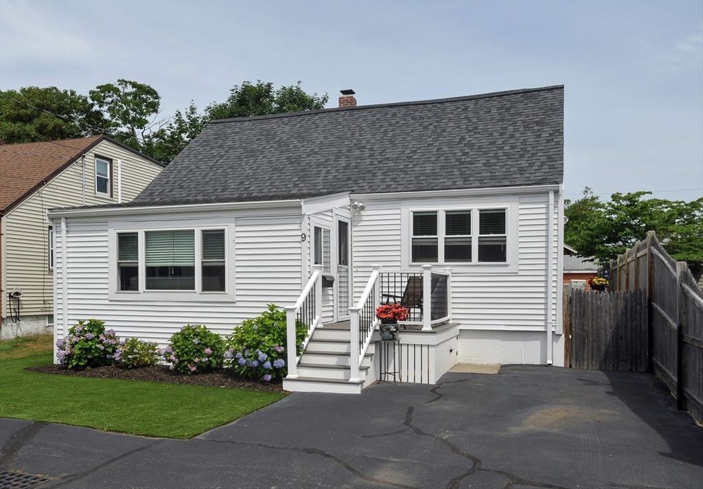 9 G St, Hull, MA 02045