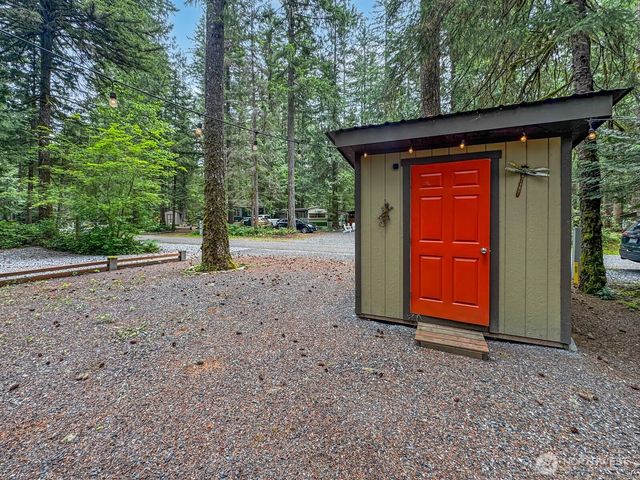 169 1 Fireside Lodge Circle, Deming, WA 98244