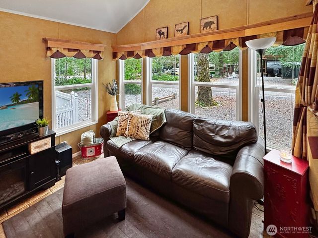 169 1 Fireside Lodge Circle, Deming, WA 98244