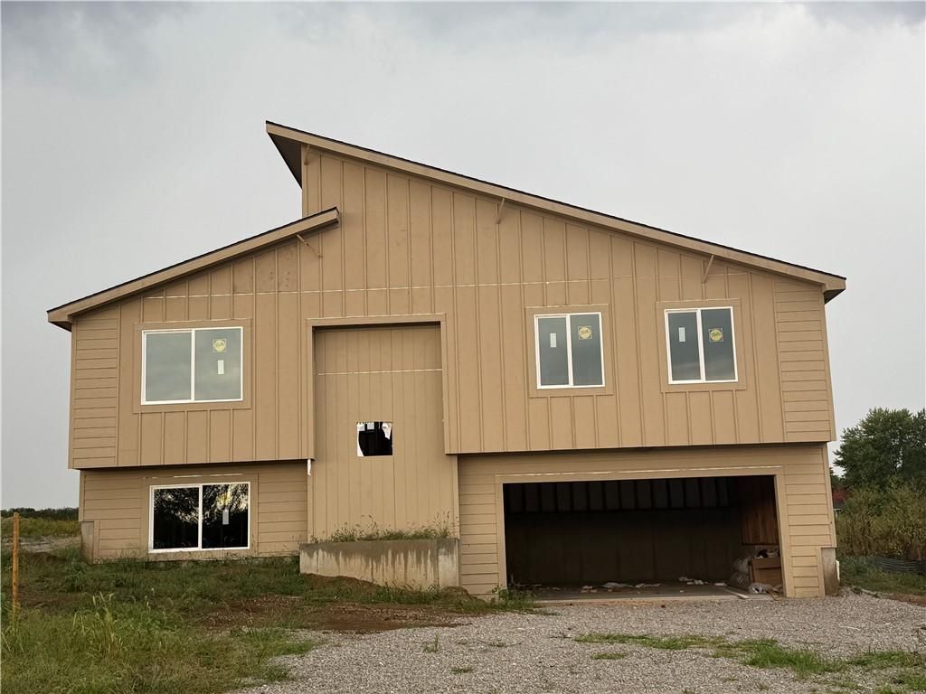 2112 SE Oak Ridge Drive, Oak Grove, MO 64075