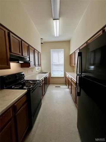 912 Russell Boulevard, St Louis, MO 63104