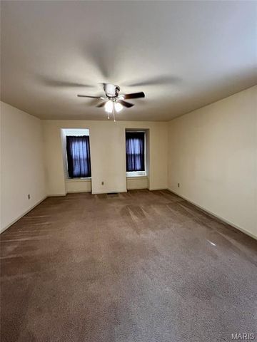 912 Russell Boulevard, St Louis, MO 63104