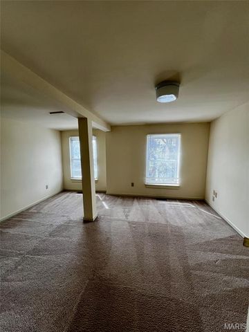 912 Russell Boulevard, St Louis, MO 63104