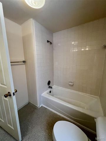 912 Russell Boulevard, St Louis, MO 63104