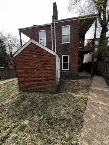 912 Russell Boulevard, St Louis, MO 63104