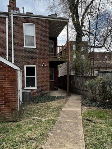 912 Russell Boulevard, St Louis, MO 63104
