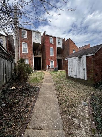 912 Russell Boulevard, St Louis, MO 63104