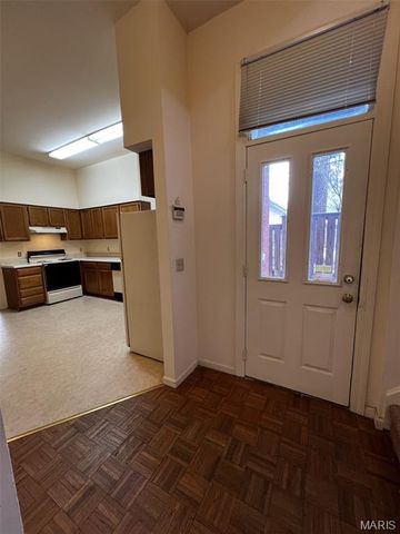 912 Russell Boulevard, St Louis, MO 63104