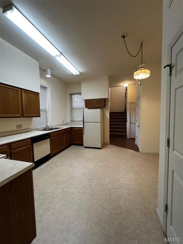 912 Russell Boulevard, St Louis, MO 63104