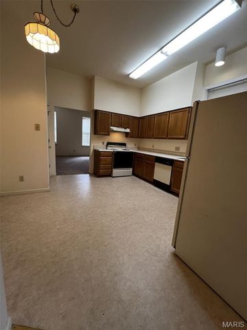 912 Russell Boulevard, St Louis, MO 63104