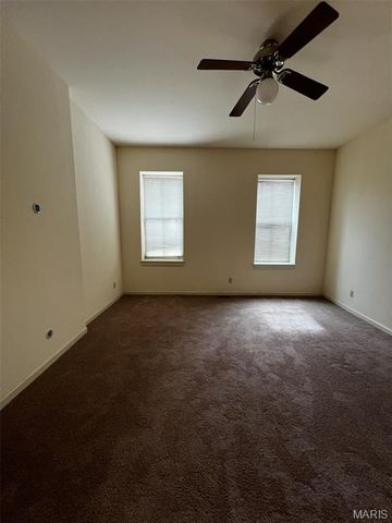 912 Russell Boulevard, St Louis, MO 63104