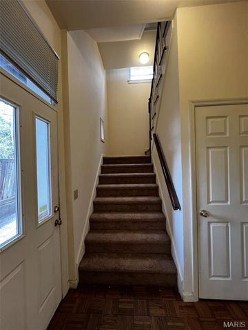 912 Russell Boulevard, St Louis, MO 63104