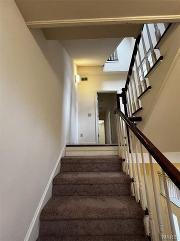 912 Russell Boulevard, St Louis, MO 63104