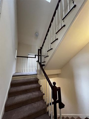 912 Russell Boulevard, St Louis, MO 63104