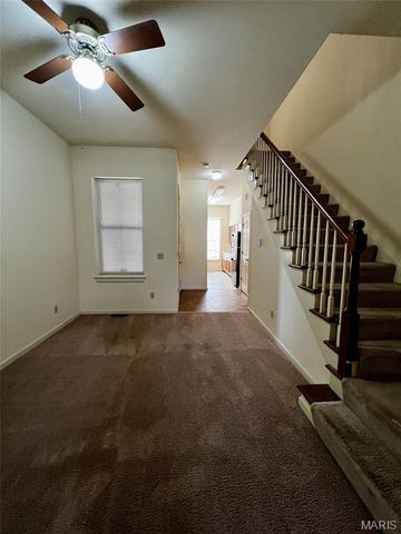 912 Russell Boulevard, St Louis, MO 63104