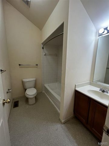 912 Russell Boulevard, St Louis, MO 63104