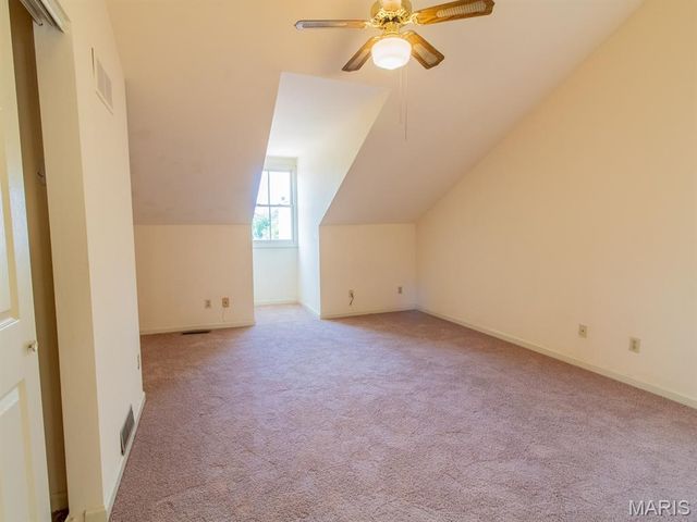 912 Russell Boulevard, St Louis, MO 63104