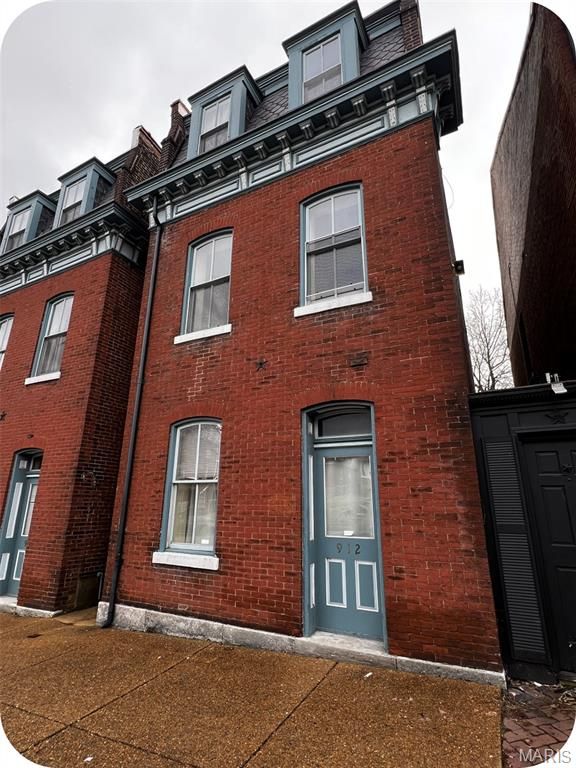 912 Russell Boulevard, St Louis, MO 63104